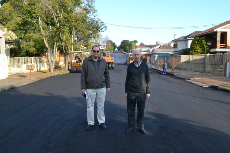 Ruas José Krantz e Oswaldo Cruz recebem nova pavimentação